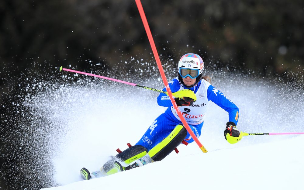 Auch Marta Bassino, sonst eher in den schnellen Disziplinen zuhause, nimmt den Slalom von Levi in Angriff. – Foto: GEPA pictures