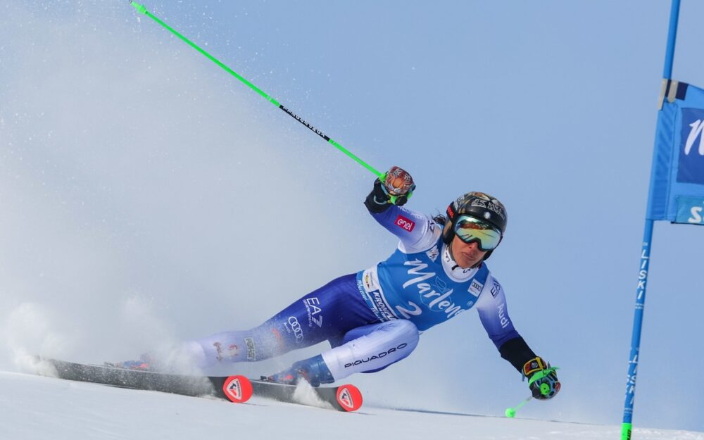 Federica Brignone unterwegs zur Bestzeit im 1. Lauf des Riesenslaloms von Kronplatz. – Foto: GEPA pictures