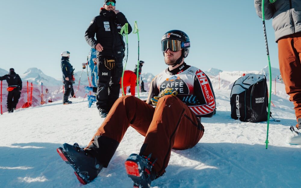 Cameron Alexander bei den letzten Vorbereitungen vor dem Start ins 1. Training. – Foto: GEPA pictures