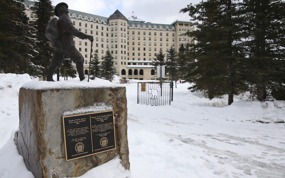 Das Fairmont-Chateau, die ganz besondere Unterkunft für den Weltcup-Tross in Lake Louise. – Foto: GEPA pictures