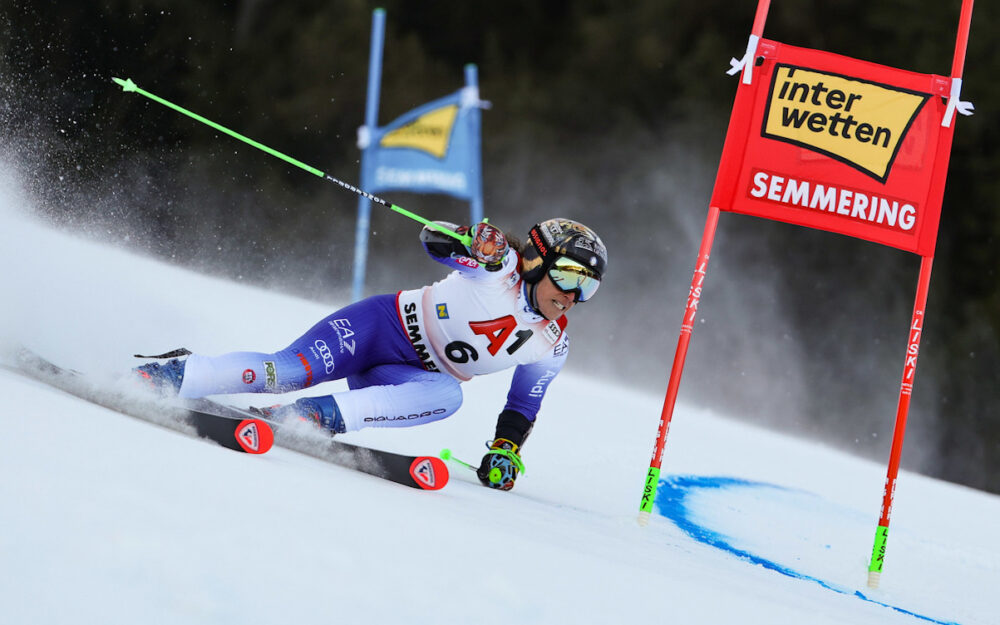 Federica Brignone liegt beim Riesenslalom am Semmering in Führung. – Foto: GEPA pictures