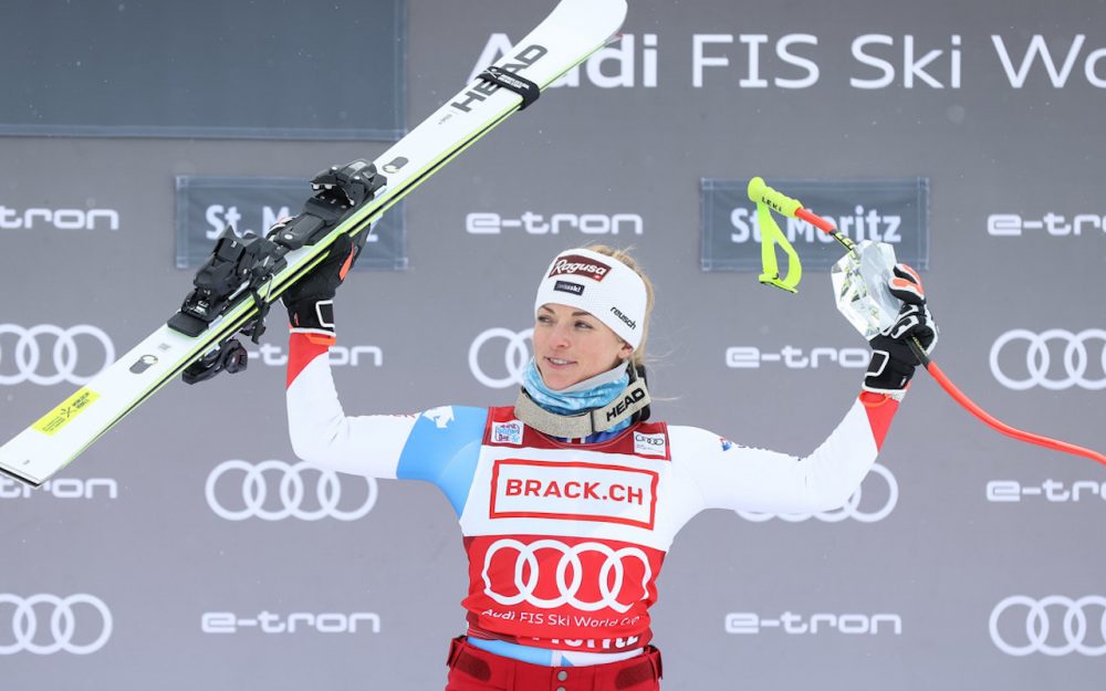 Lara Gut-Behrami freut sich über den ersten Weltcup-Sieg des Winters. – Foto: GEPA pictures