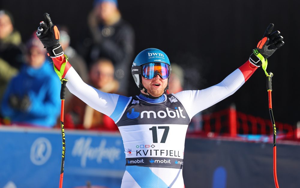 Niels Hintermann jubelt über seinen ersten Abfahrtssieg im Weltcup. – Foto: GEPA pictures