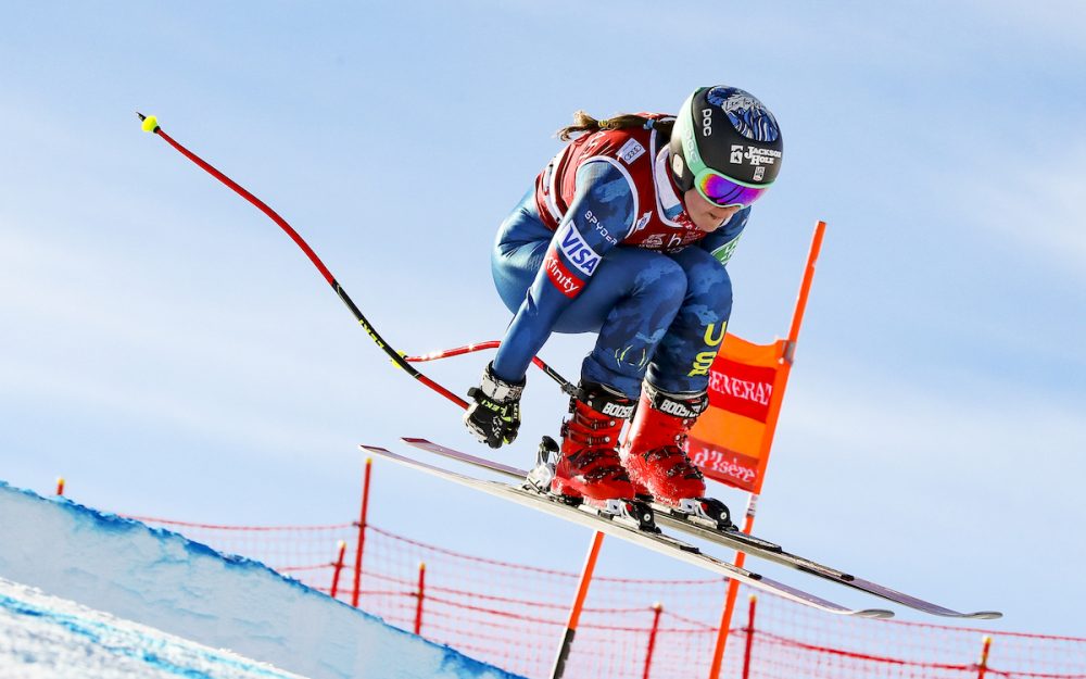 Breezy Johnson steigt am Freitag als Favoritin in die erste Weltcup-Abfahrt des Winters. – Foto: GEPA pictures