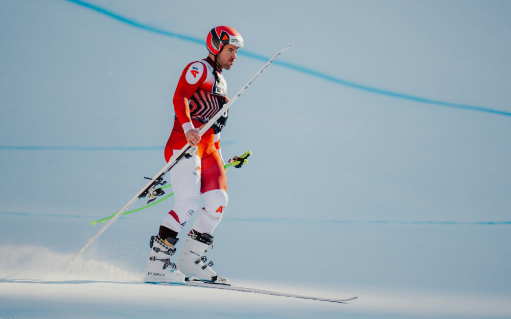 Vincent Kriechmayr konnte auf einem Ski selbständig ins Ziel von Innerwengen fahren. – Foto: GEPA pictures