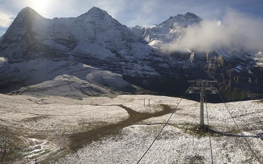 So präsentierte sich der Panoramablick vom Lauberhorn auf 2230 Meter über Meer am Morgen des 26. August. – Foto: Screenshot / bergfex.ch