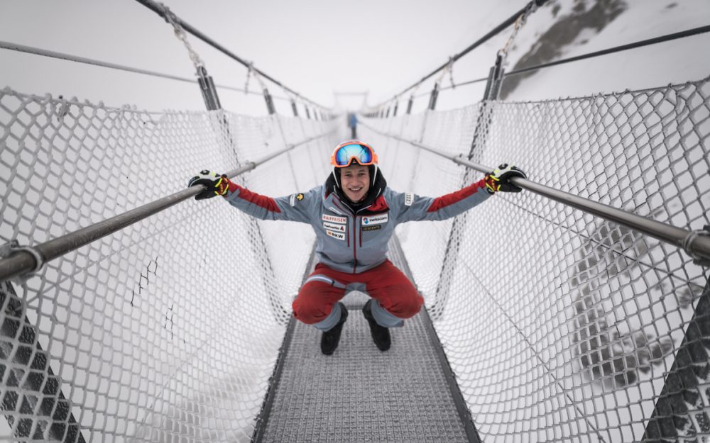 Marco Odermatt in luftiger Höhe. – Foto: zvg / Titlis Bergbahnen