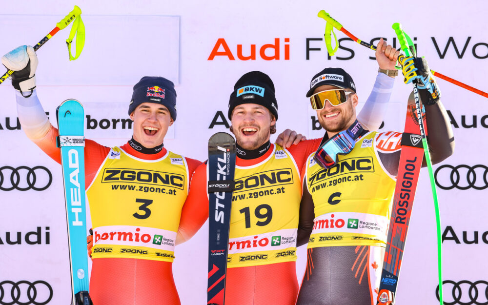 Franjo von Allmen, Alexis Monney und Cameron Alexander bilden das Sieger-Trio in Bormio. – Foto: GEPA pictures