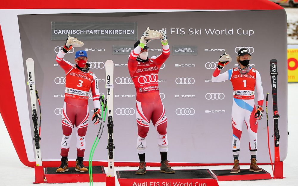 Vincent Kriechmayr gewinnt sein achtes Weltcup-Rennen – zum sechsten Mal ist es ein Super-G – und steht mit Matthias Mayer (links) und Marco Odermatt auf dem Podest. – Foto: GEPA pictures