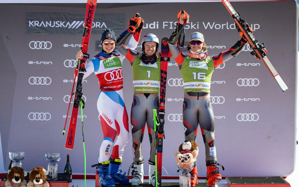 Marco Odermatt, Henrik Kristoffersen und Lucas Braathen holen sich die Podestplätze. – Foto: GEPA pictures