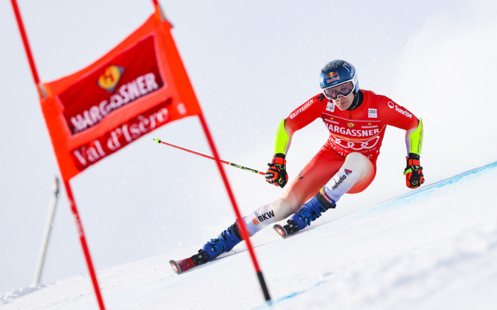 Marco Odermatt auf dem Weg zur Laufbestzeit in Val d'Isère. - Foto: GEPA pictures