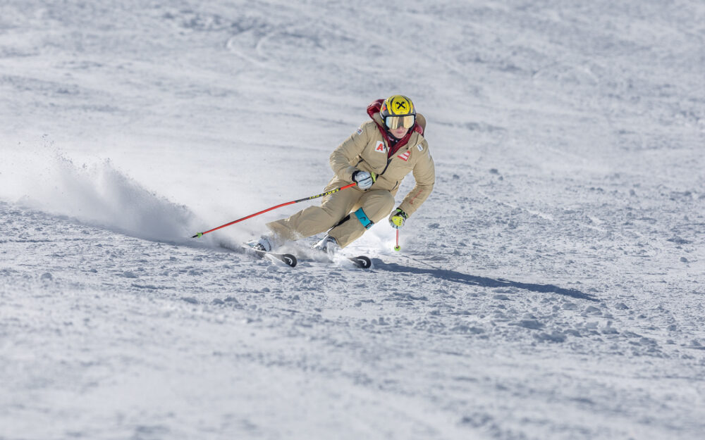 Nina Ortlieb ziet in Sölden wieder Spuren in den Schnee. – Foto: GEPA pictures