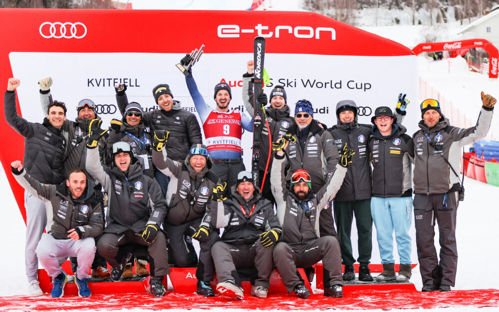 Speed-Spezialist Dominik Paris (Bildmitte) ist einer der Team-Leader der italienischen Mannschaft. – Foto: GEPA pictures