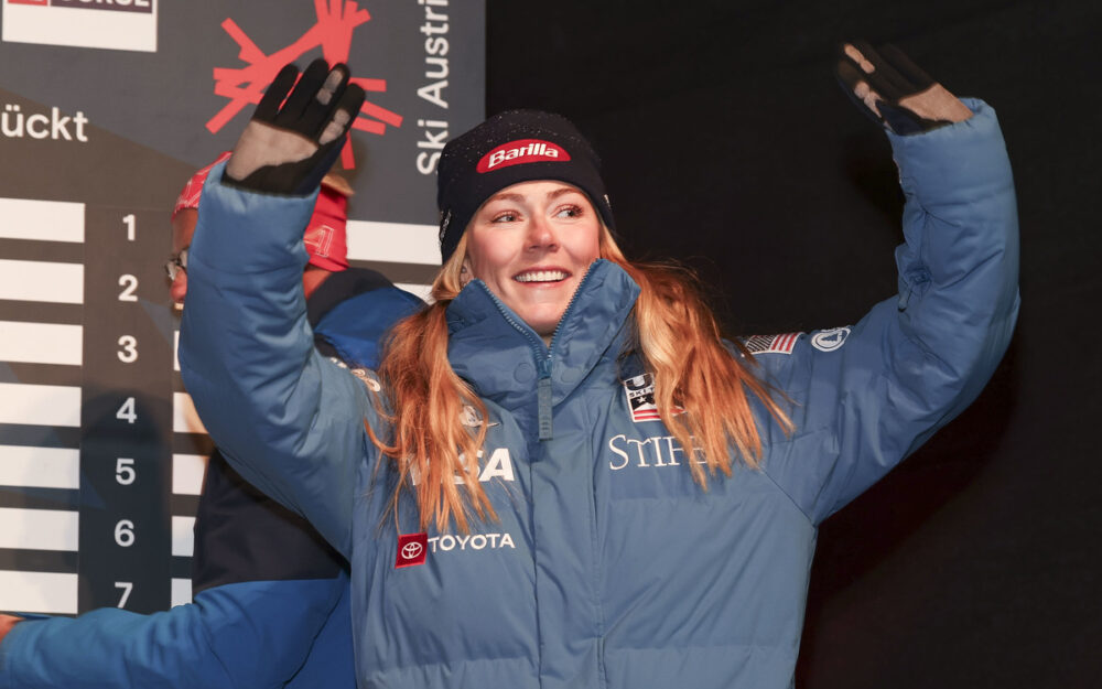 Mikaela Shiffrin bei der Startnummernauslosung vom Freitag. – Foto: GEPA pictures