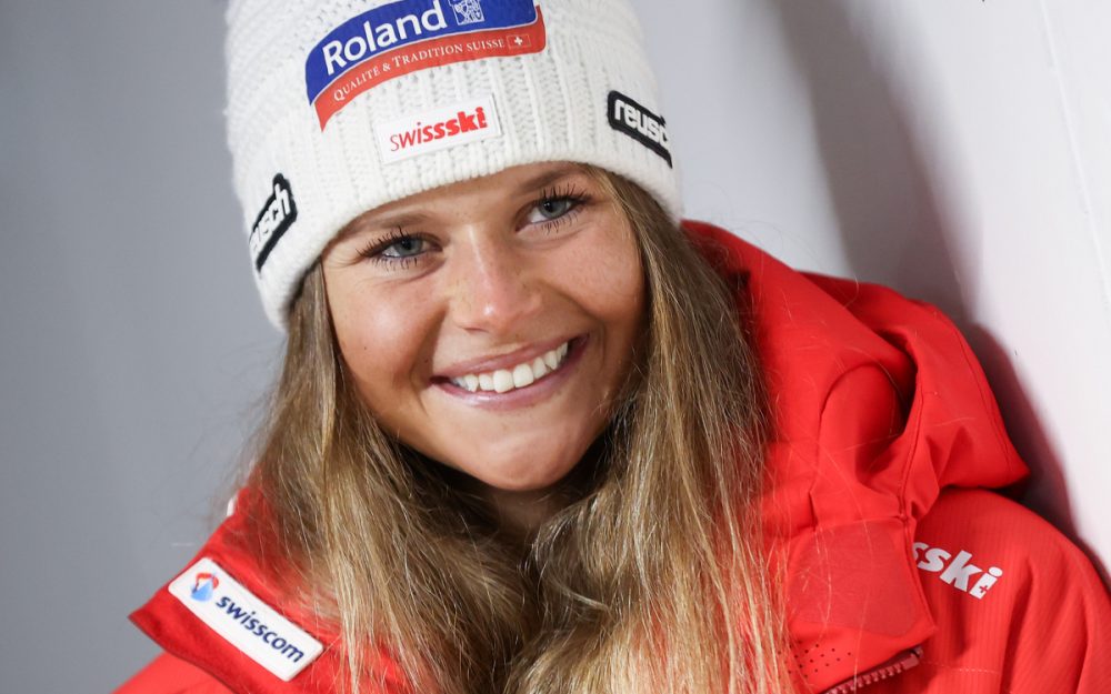 Corinne Suter ist zurück auf dem Schnee. – Foto: GEPA pictures