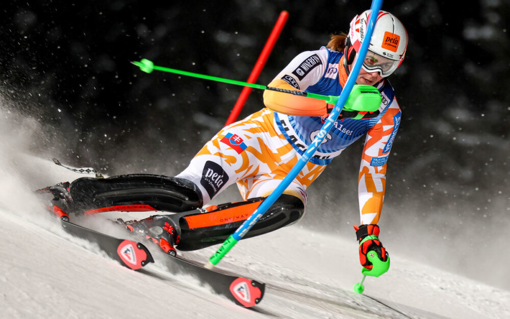 Petra Vlhova fährt im 1. Lauf des Weltcup-Slaloms von Flachau die schnellste Zeit. – Foto: GEPA pictures