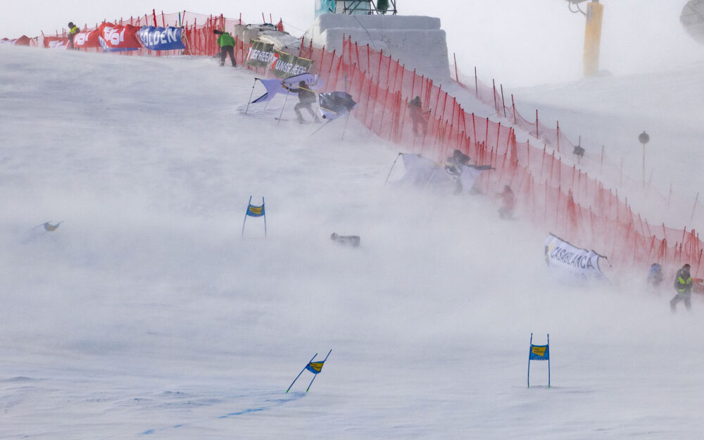 Sölden am 29. Oktober: der Wind verhindert die Durchführung des ersten Männer-Rennens 2023/24. – Foto: GEPA pictures