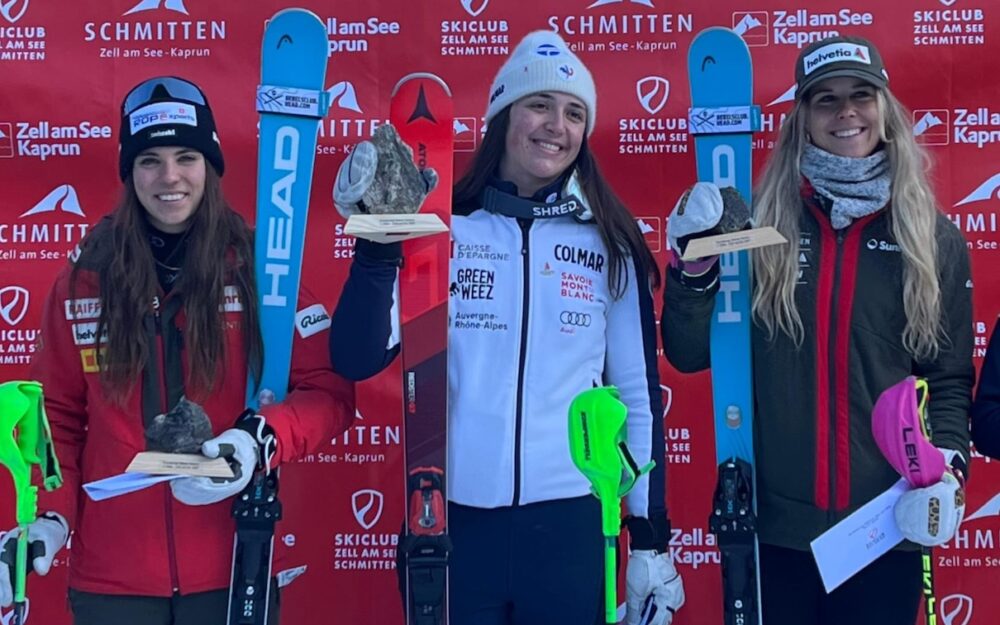 Eliane Christen (links) – gestern der Sieg, heute ein 2. Platz bei den EC-Slaloms von Zell am See. Auf Platz drei, rechts neben Siegerin Marion Chevrier, hat es Aline Danioth geschafft. – Foto: Swiss Ski