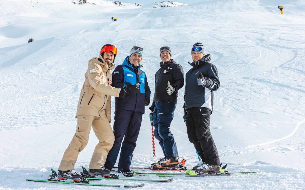 Max Obergruber (Ski Austria), Alban Scheiber (Projektleiter Gurgl Skiweltcup), Armin Achhorner (Pistenchef Gurgl Skiweltcup) und Janez Hladnik (FIS) bei der Schneekontrolle. – Foto: Ötztal Tourismus/Jochem Müller