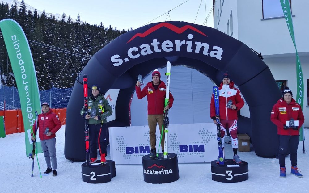 Ralph Weber freut sich über seinen Sieg in Santa Caterina. – Foto: zvg/ÖSV/Erharter